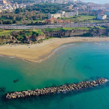 The Shabby House - Charming Seaside Retreat In Central Anzio, Steps From Beach And Train Station Εξωτερικό φωτογραφία