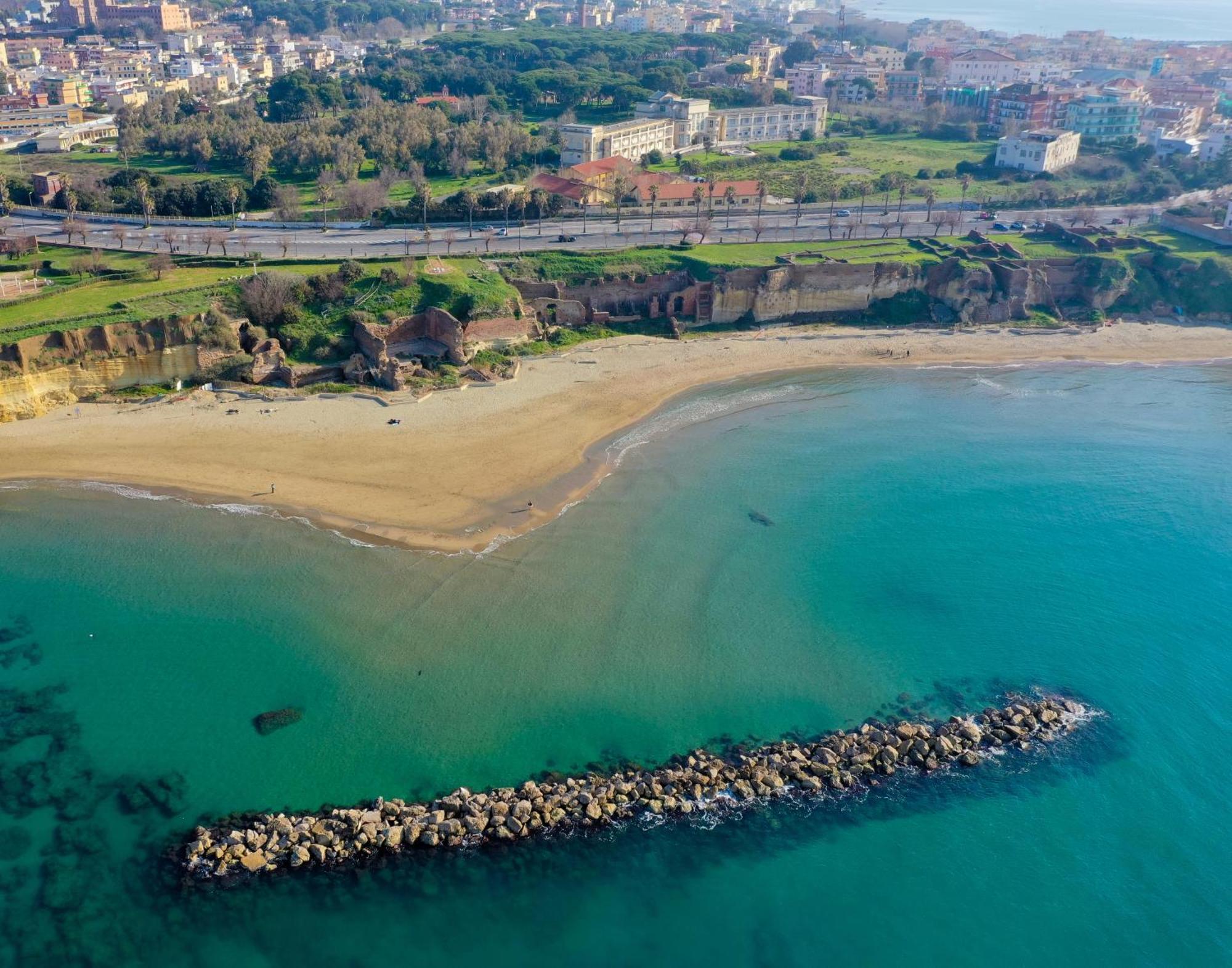 The Shabby House - Charming Seaside Retreat In Central Anzio, Steps From Beach And Train Station Εξωτερικό φωτογραφία