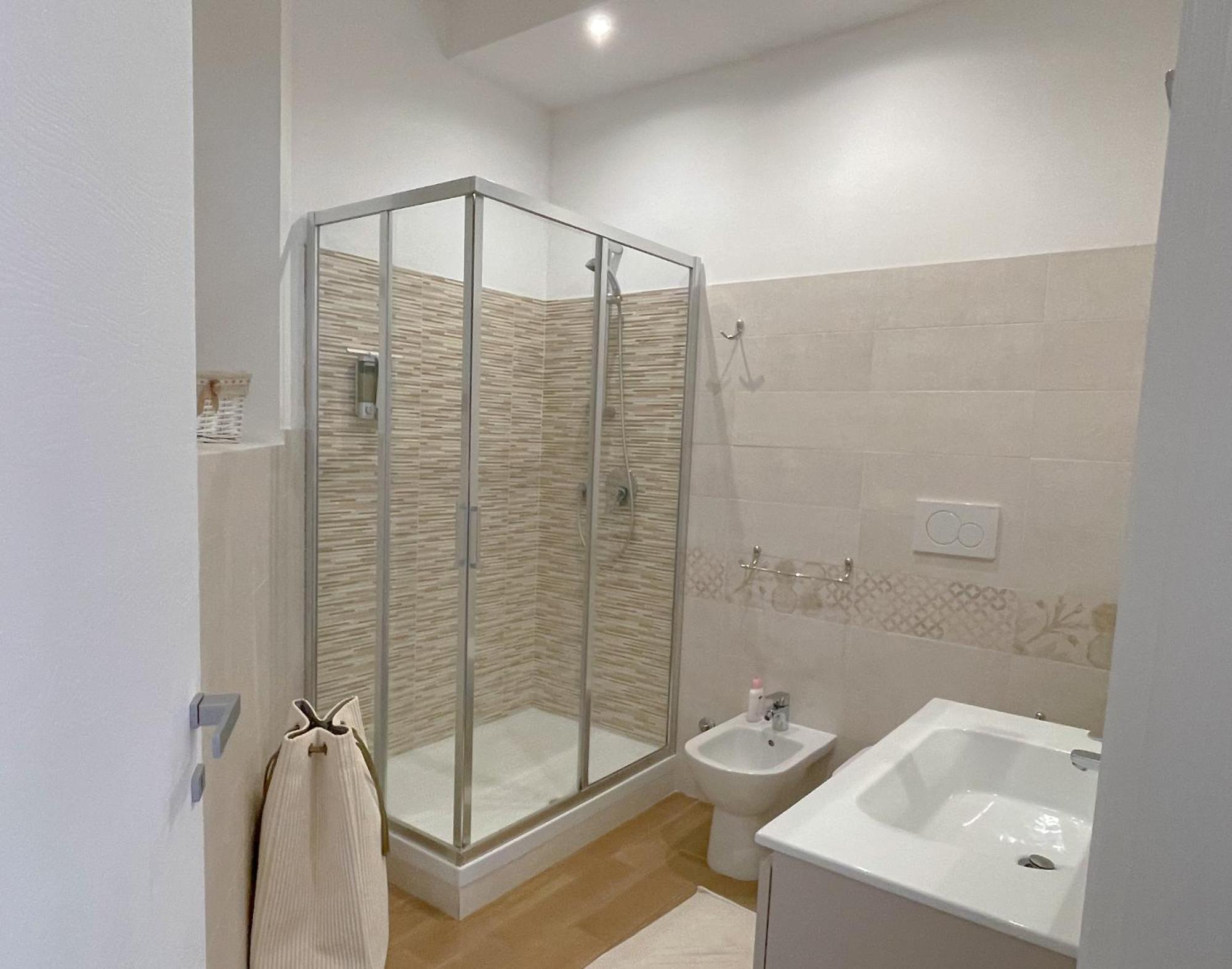 The Shabby House - Charming Seaside Retreat In Central Anzio, Steps From Beach And Train Station Εξωτερικό φωτογραφία