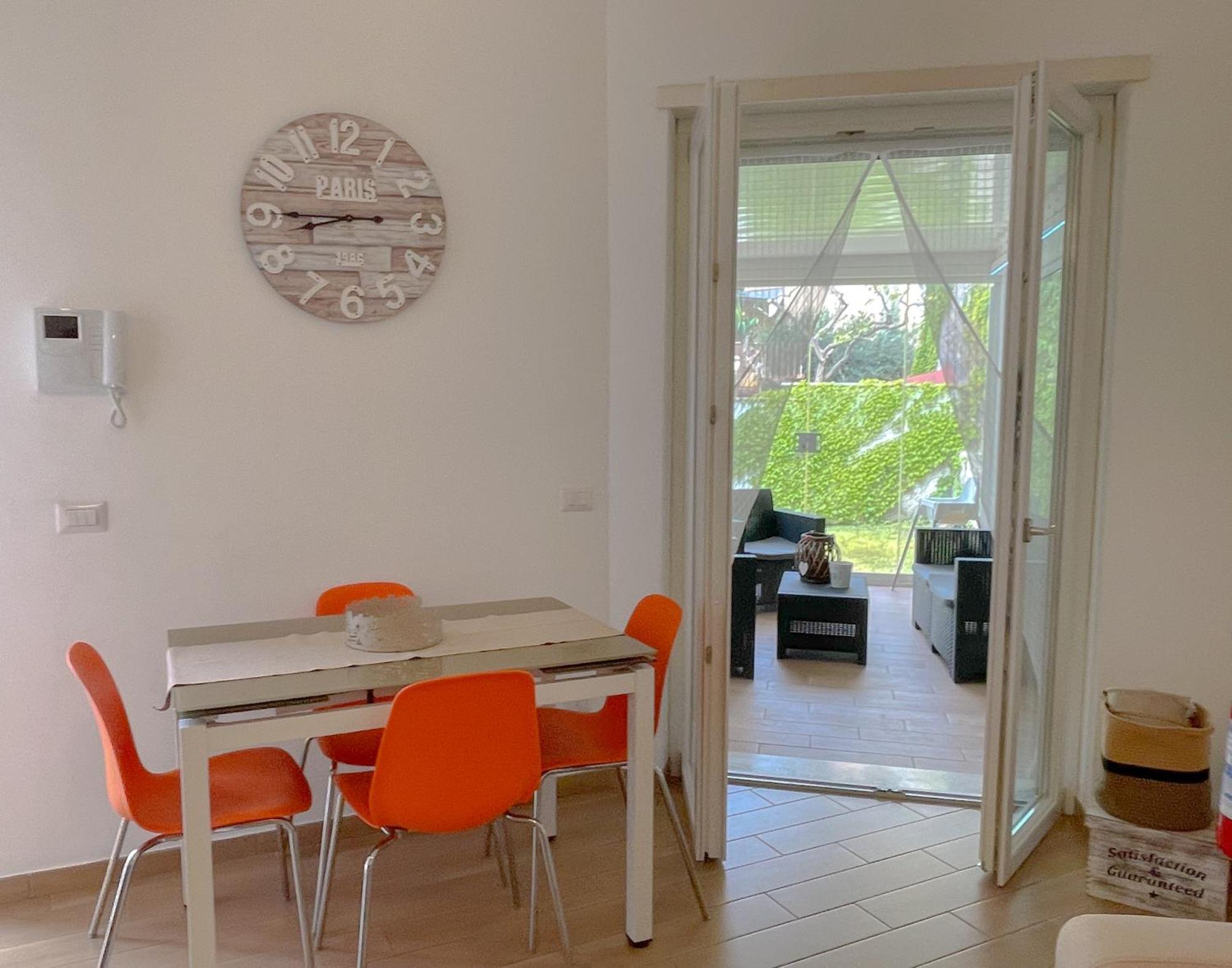 The Shabby House - Charming Seaside Retreat In Central Anzio, Steps From Beach And Train Station Εξωτερικό φωτογραφία