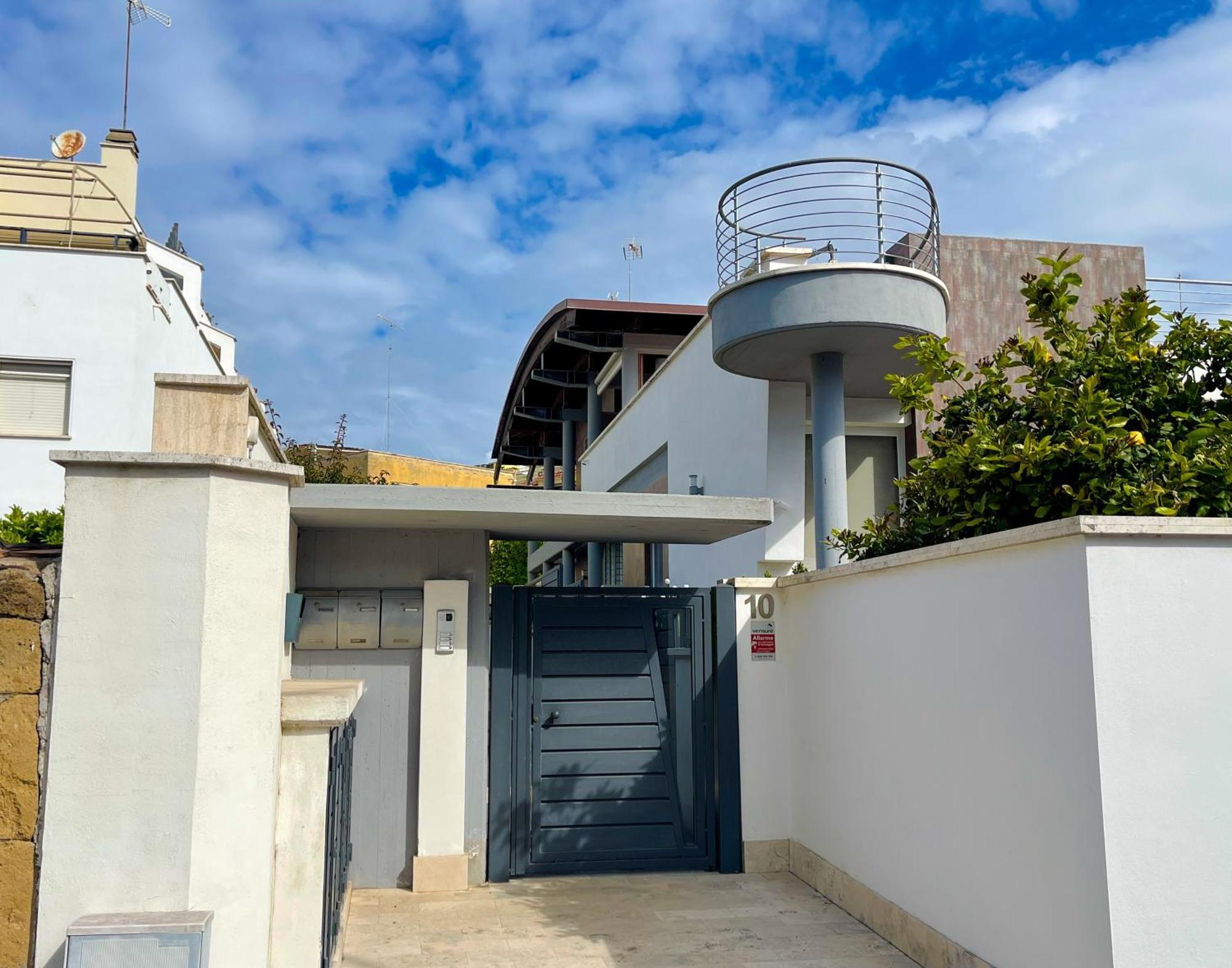 The Shabby House - Charming Seaside Retreat In Central Anzio, Steps From Beach And Train Station Εξωτερικό φωτογραφία