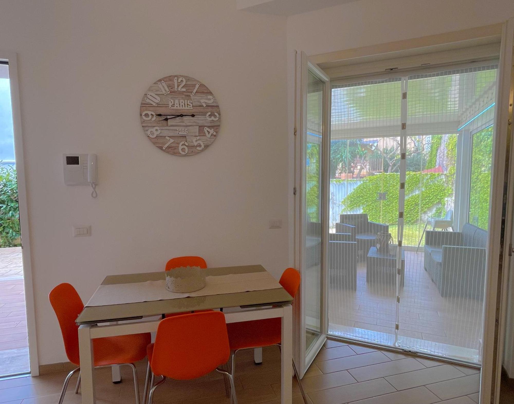 The Shabby House - Charming Seaside Retreat In Central Anzio, Steps From Beach And Train Station Εξωτερικό φωτογραφία