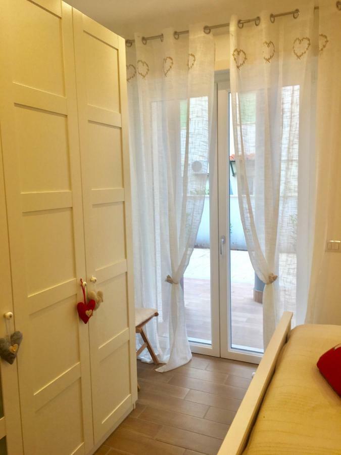The Shabby House - Charming Seaside Retreat In Central Anzio, Steps From Beach And Train Station Εξωτερικό φωτογραφία