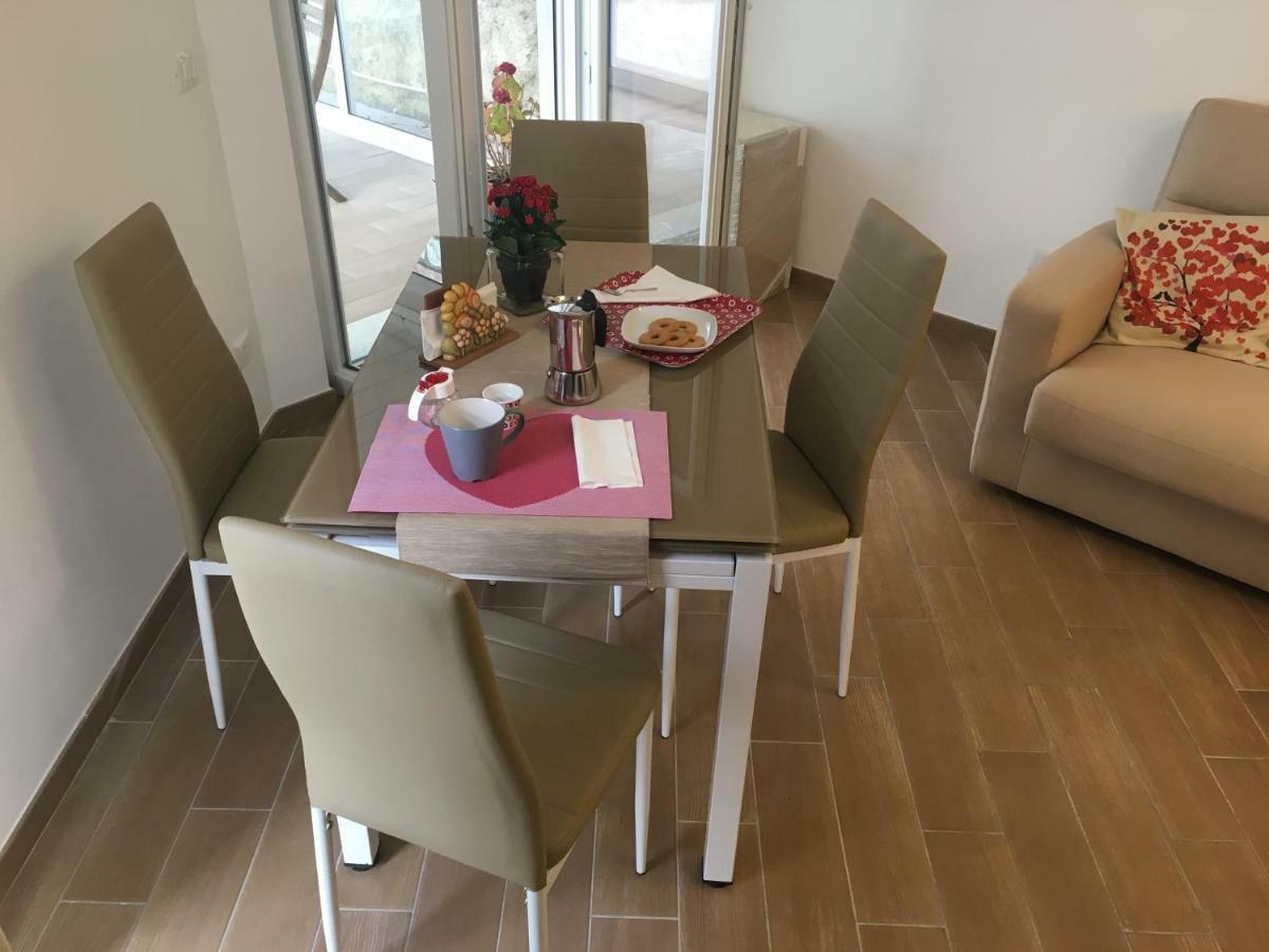 The Shabby House - Charming Seaside Retreat In Central Anzio, Steps From Beach And Train Station Εξωτερικό φωτογραφία