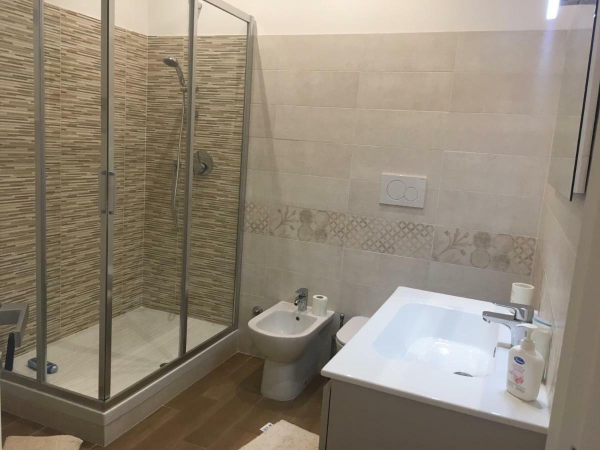 The Shabby House - Charming Seaside Retreat In Central Anzio, Steps From Beach And Train Station Εξωτερικό φωτογραφία
