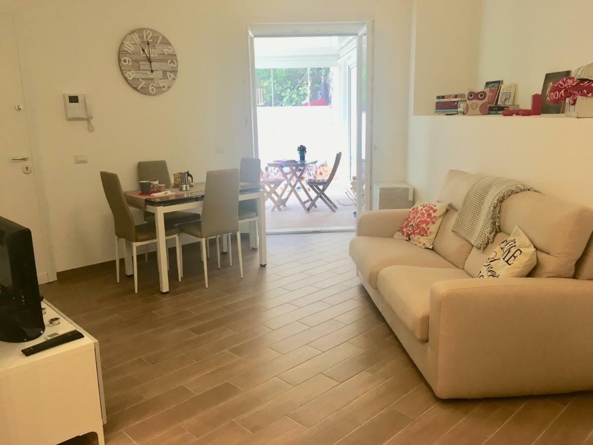 The Shabby House - Charming Seaside Retreat In Central Anzio, Steps From Beach And Train Station Εξωτερικό φωτογραφία
