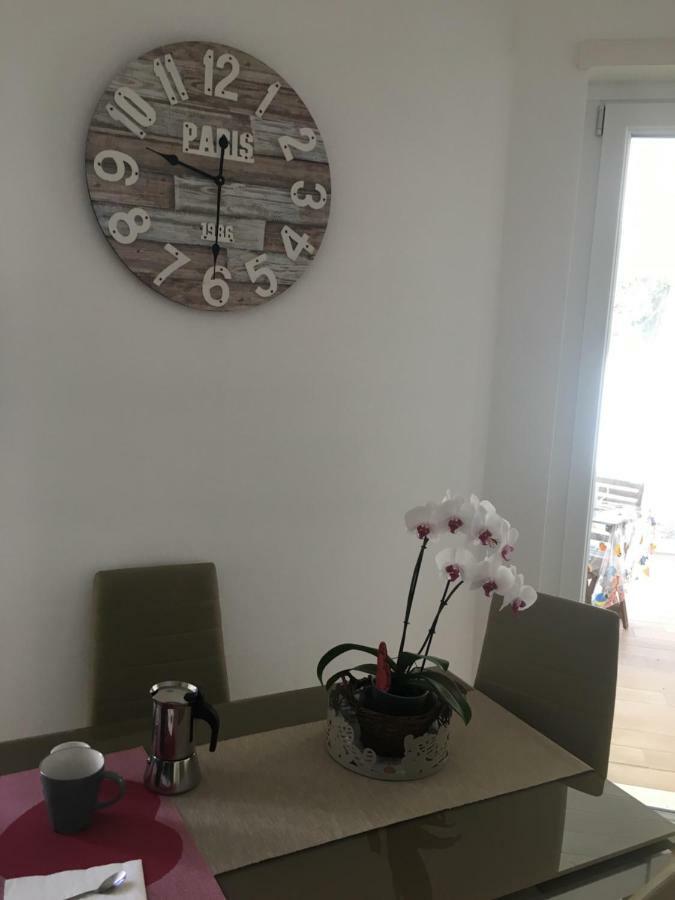 The Shabby House - Charming Seaside Retreat In Central Anzio, Steps From Beach And Train Station Εξωτερικό φωτογραφία