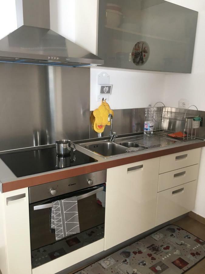 The Shabby House - Charming Seaside Retreat In Central Anzio, Steps From Beach And Train Station Εξωτερικό φωτογραφία