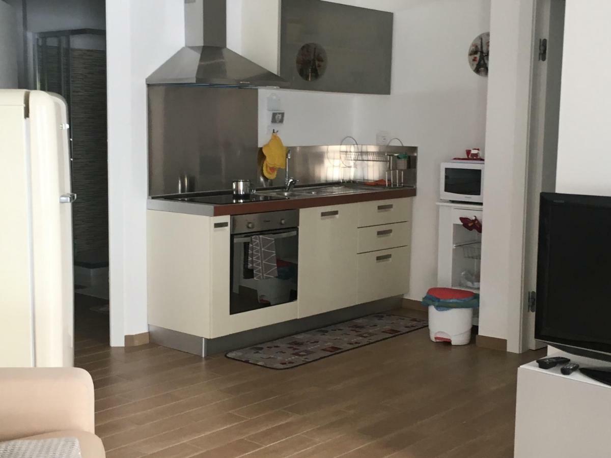 The Shabby House - Charming Seaside Retreat In Central Anzio, Steps From Beach And Train Station Εξωτερικό φωτογραφία